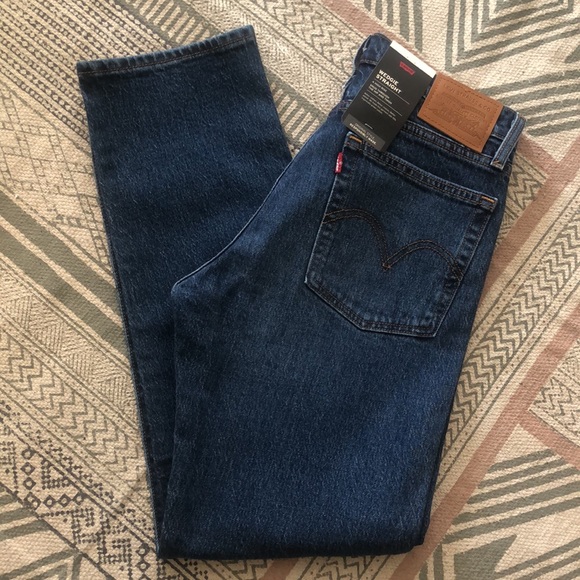 NEW Levi Wedgie Straight Jean. High Rise. Size 26. New With Tags. - Picture 4 of 10